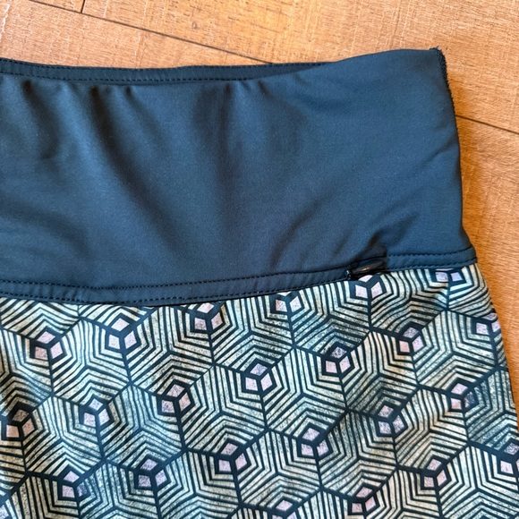 Carve Designs Borneo Shorts Womens Small Quick Dry UPF geometric design Coconut - Picture 7 of 9